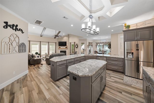 15442 Crown Oaks Drive, Montgomery, TX 77316