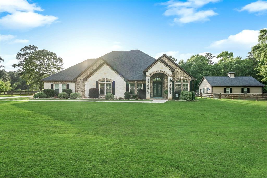 15442 Crown Oaks Drive, Montgomery, TX 77316