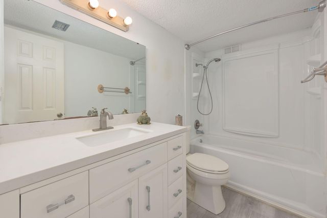 201 E College Boulevard 13, Niceville, FL 32578