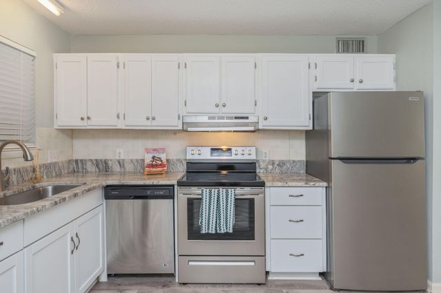 201 E College Boulevard 13, Niceville, FL 32578