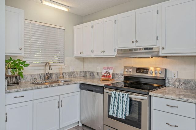 201 E College Boulevard 13, Niceville, FL 32578