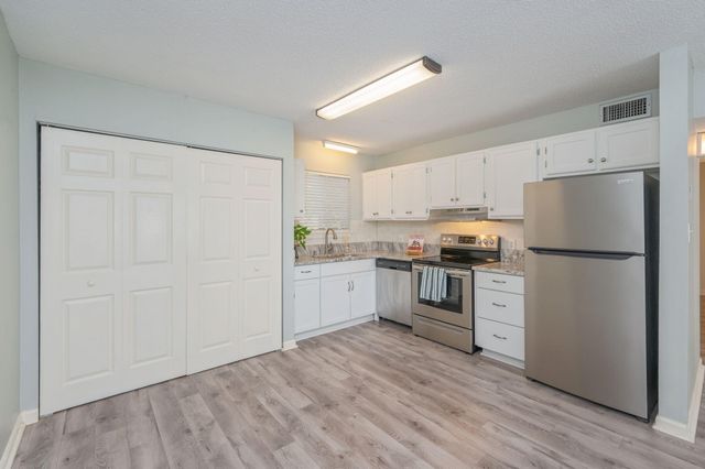 201 E College Boulevard 13, Niceville, FL 32578