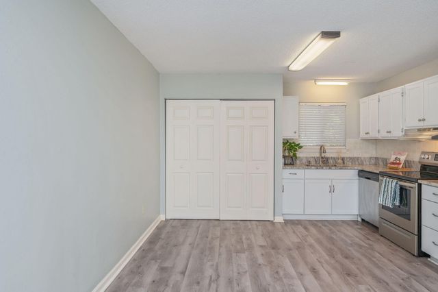 201 E College Boulevard 13, Niceville, FL 32578