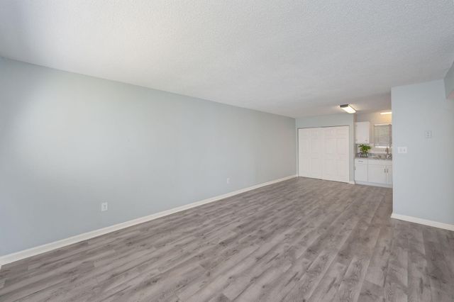 201 E College Boulevard 13, Niceville, FL 32578