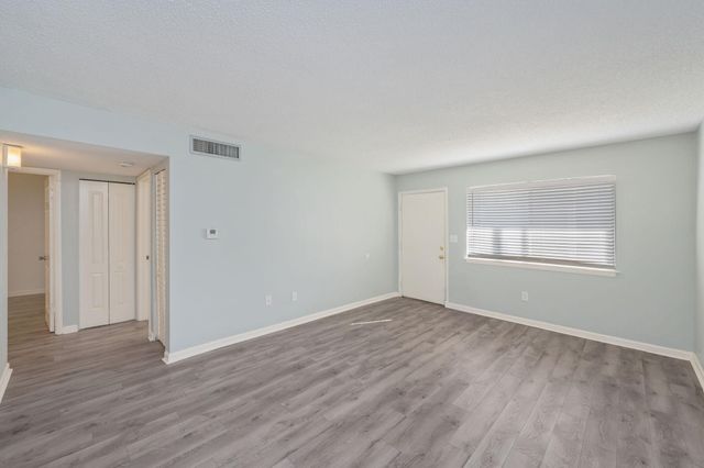 201 E College Boulevard 13, Niceville, FL 32578