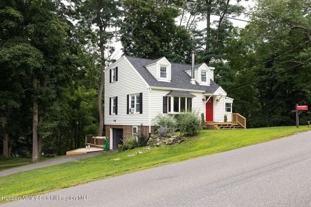 522 Roxbury Road, Hudson, NY 12534