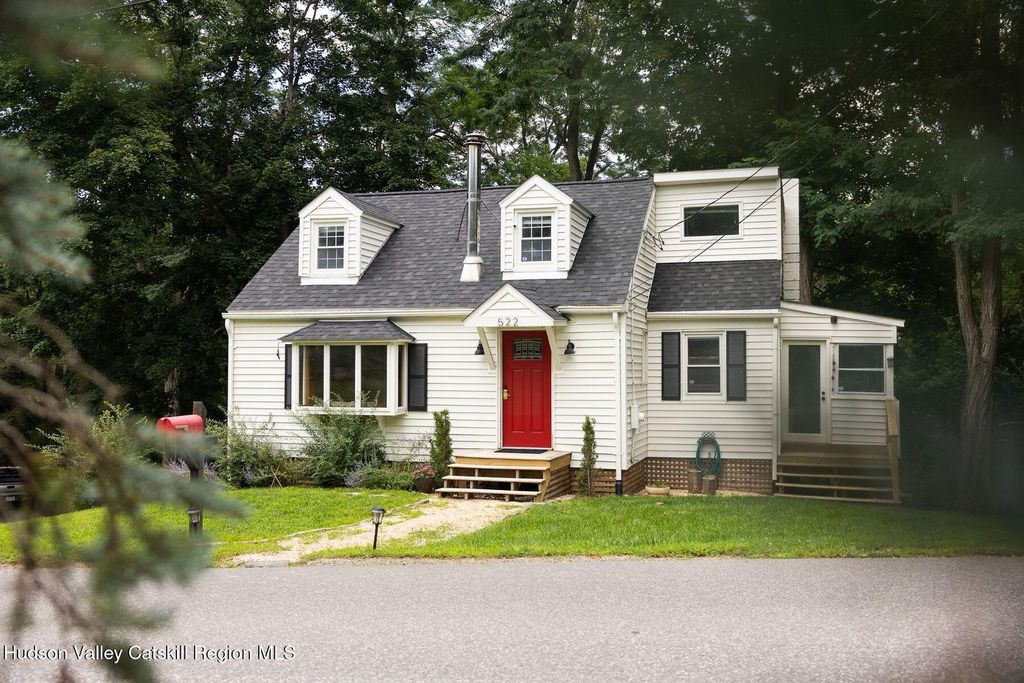 522 Roxbury Road, Hudson, NY 12534