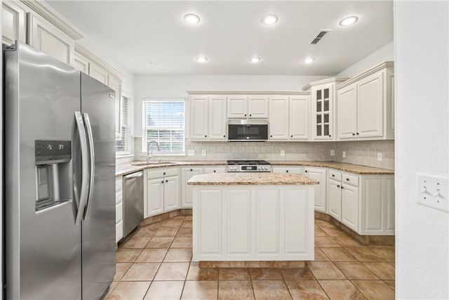 4294 Kingsbury Cove, Springdale, AR 72762