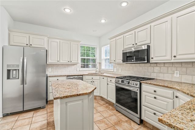4294 Kingsbury Cove, Springdale, AR 72762
