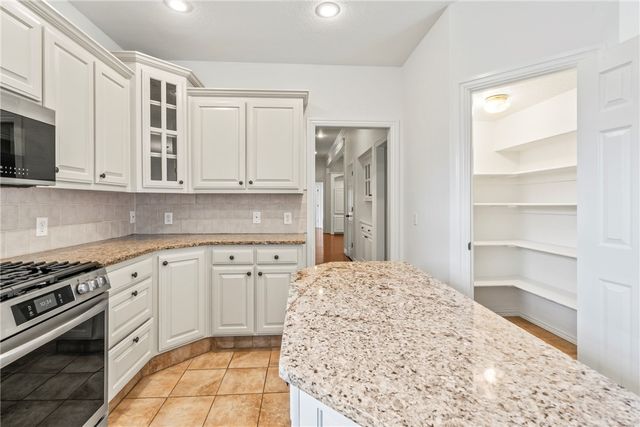 4294 Kingsbury Cove, Springdale, AR 72762