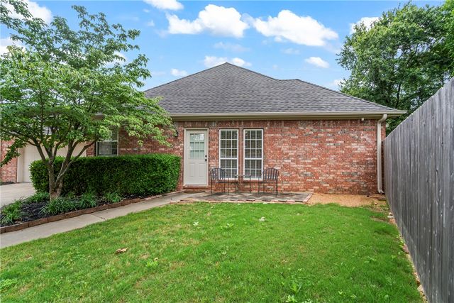 4294 Kingsbury Cove, Springdale, AR 72762