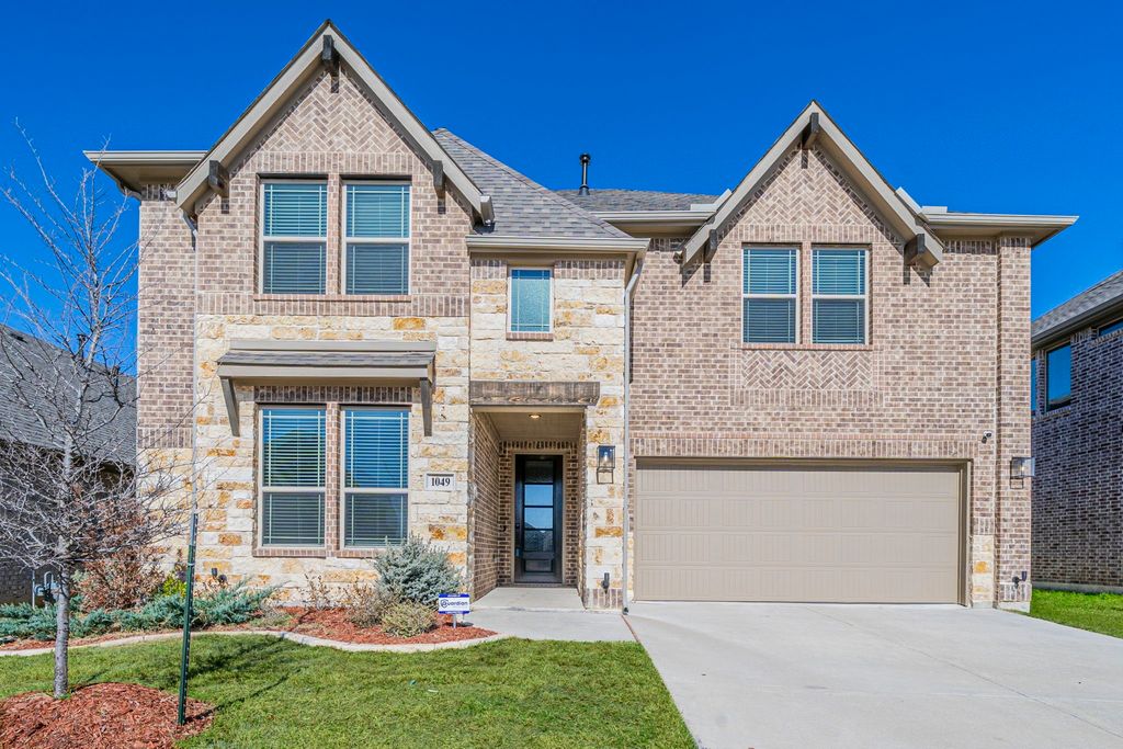 1049 Snowy Owl Drive, Alvarado, TX 76009