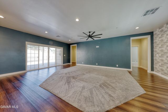 25904 Bear Valley Road, Tehachapi, CA 93561