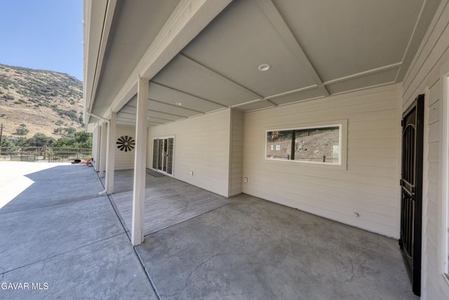 25904 Bear Valley Road, Tehachapi, CA 93561