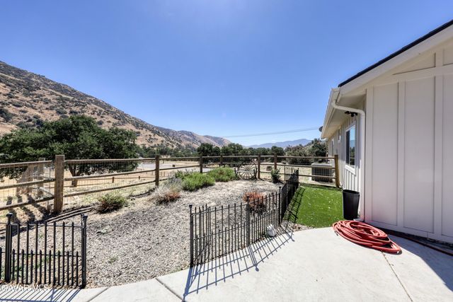 25904 Bear Valley Road, Tehachapi, CA 93561