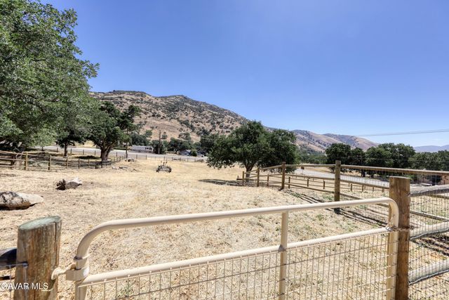 25904 Bear Valley Road, Tehachapi, CA 93561