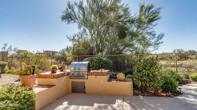 6461 E CRESTED SAGUARO Lane, Scottsdale, AZ 85266