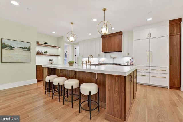 7601 MARYKNOLL AVE, Bethesda, MD 20817