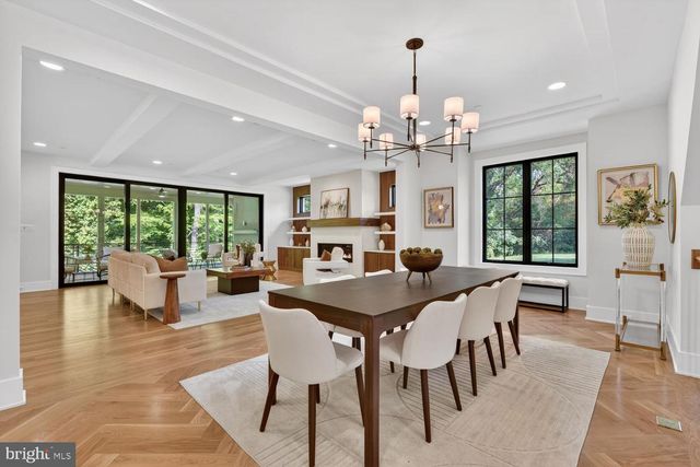7601 MARYKNOLL AVE, Bethesda, MD 20817