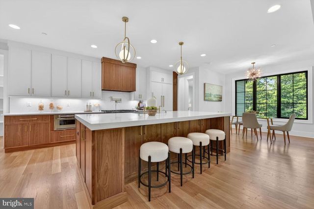 7601 MARYKNOLL AVE, Bethesda, MD 20817