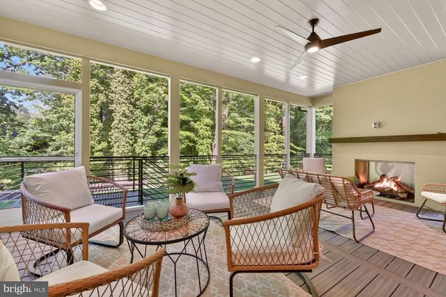 7601 MARYKNOLL AVE, Bethesda, MD 20817