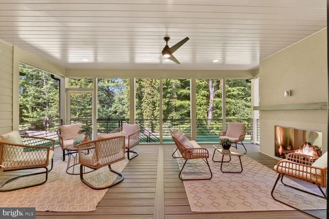 7601 MARYKNOLL AVE, Bethesda, MD 20817