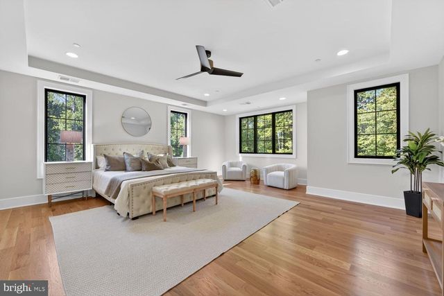 7601 MARYKNOLL AVE, Bethesda, MD 20817