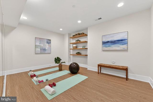 7601 MARYKNOLL AVE, Bethesda, MD 20817