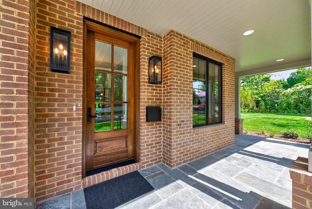 7601 MARYKNOLL AVE, Bethesda, MD 20817