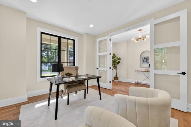 7601 MARYKNOLL AVE, Bethesda, MD 20817