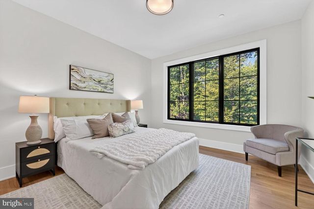 7601 MARYKNOLL AVE, Bethesda, MD 20817
