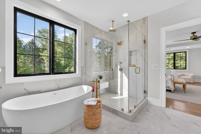 7601 MARYKNOLL AVE, Bethesda, MD 20817