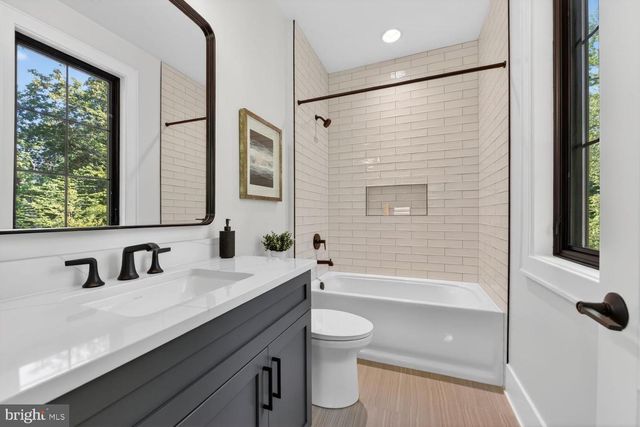 7601 MARYKNOLL AVE, Bethesda, MD 20817