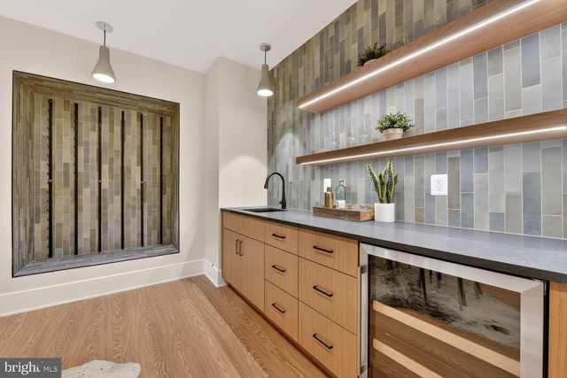 7601 MARYKNOLL AVE, Bethesda, MD 20817