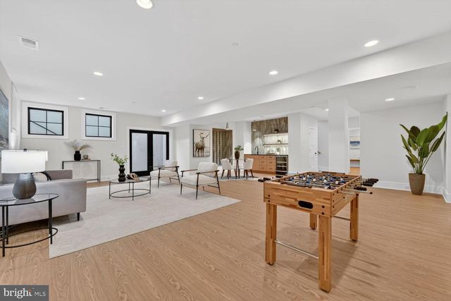7601 MARYKNOLL AVE, Bethesda, MD 20817