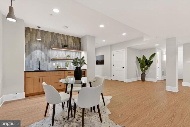 7601 MARYKNOLL AVE, Bethesda, MD 20817