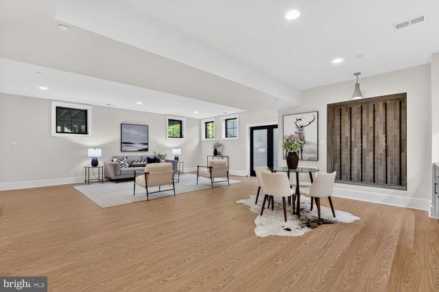 7601 MARYKNOLL AVE, Bethesda, MD 20817