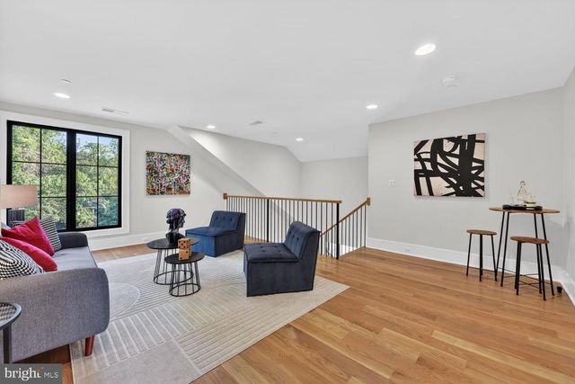 7601 MARYKNOLL AVE, Bethesda, MD 20817