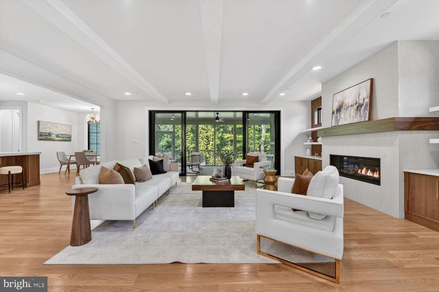 7601 MARYKNOLL AVE, Bethesda, MD 20817