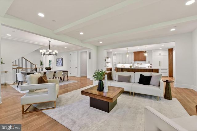 7601 MARYKNOLL AVE, Bethesda, MD 20817