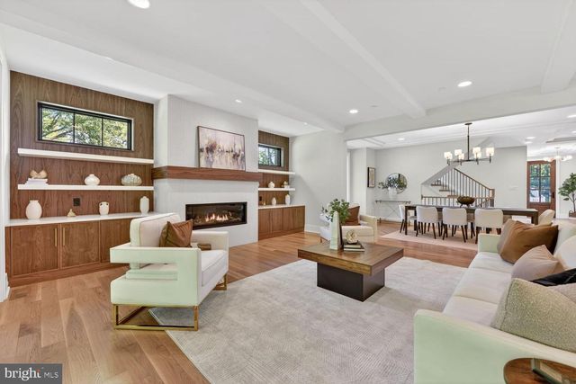 7601 MARYKNOLL AVE, Bethesda, MD 20817