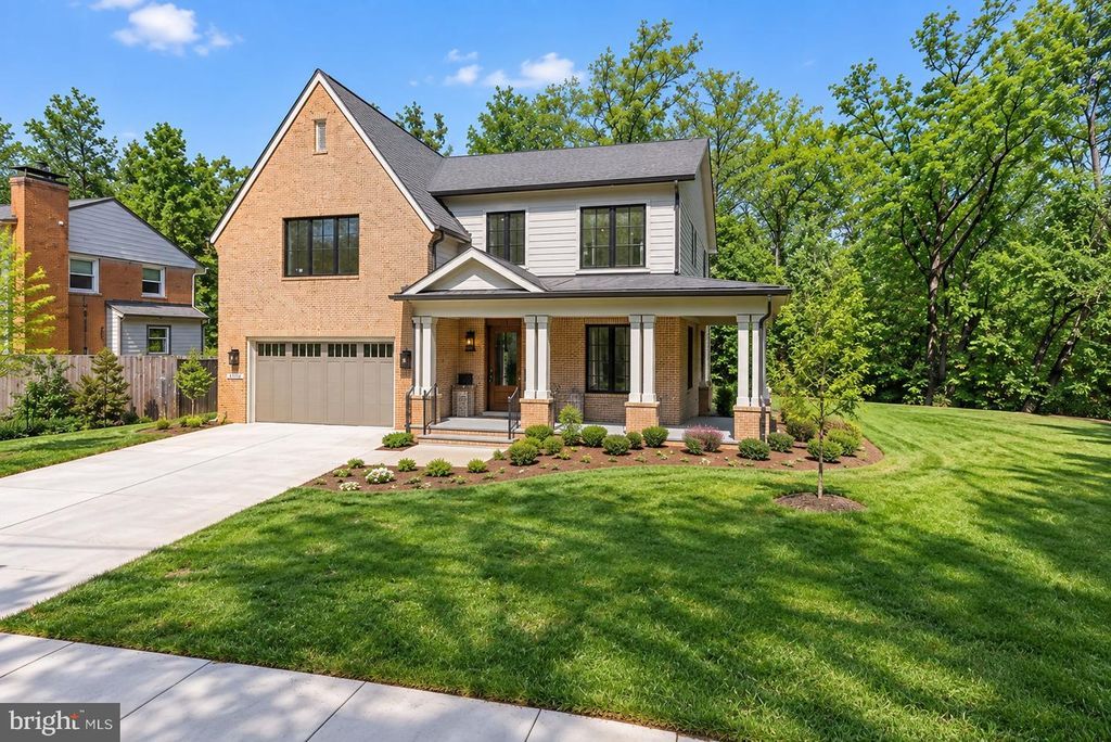 7601 MARYKNOLL AVE, Bethesda, MD 20817