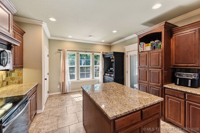 18912 Spring Creek Lane, Claremore, OK 74017