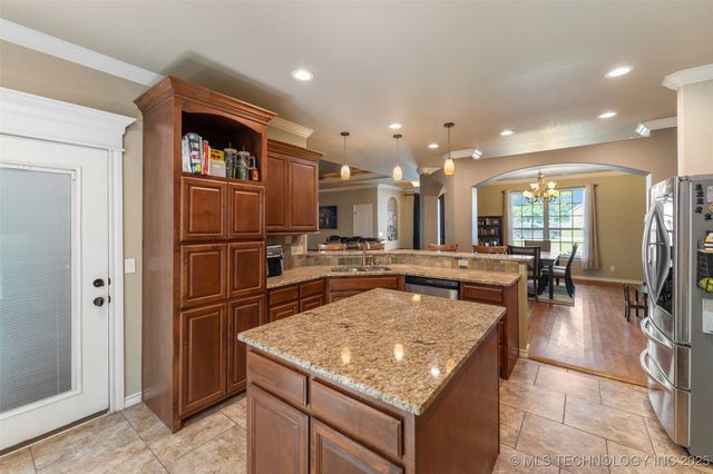 18912 Spring Creek Lane, Claremore, OK 74017