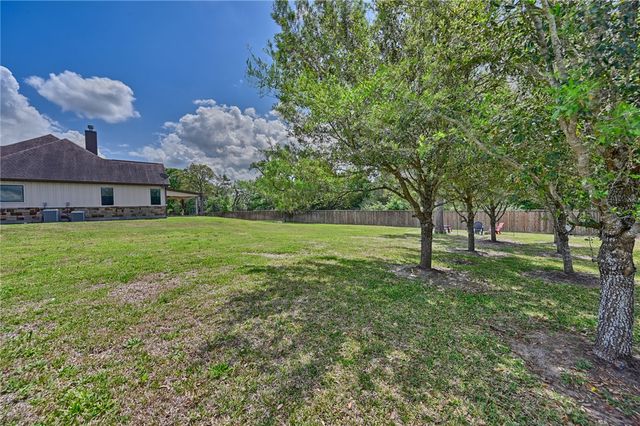 2245 Strangmeier Road, Brenham, TX 77833