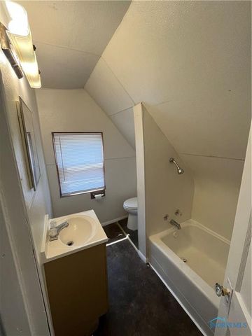 926 St. John, Toledo, OH 43608