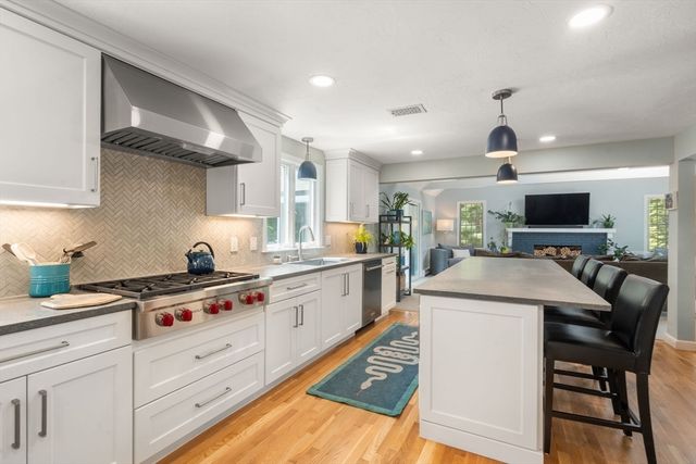 70 Cross Creek Ln, Duxbury, MA 02332
