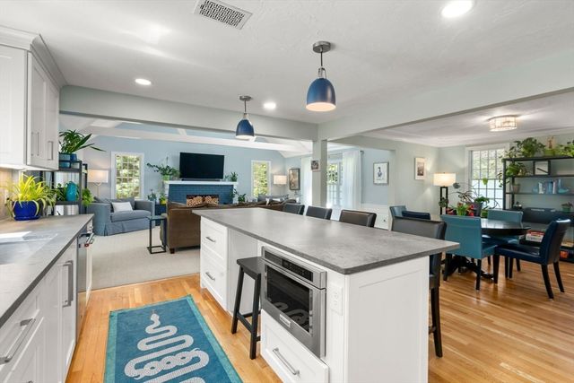 70 Cross Creek Ln, Duxbury, MA 02332