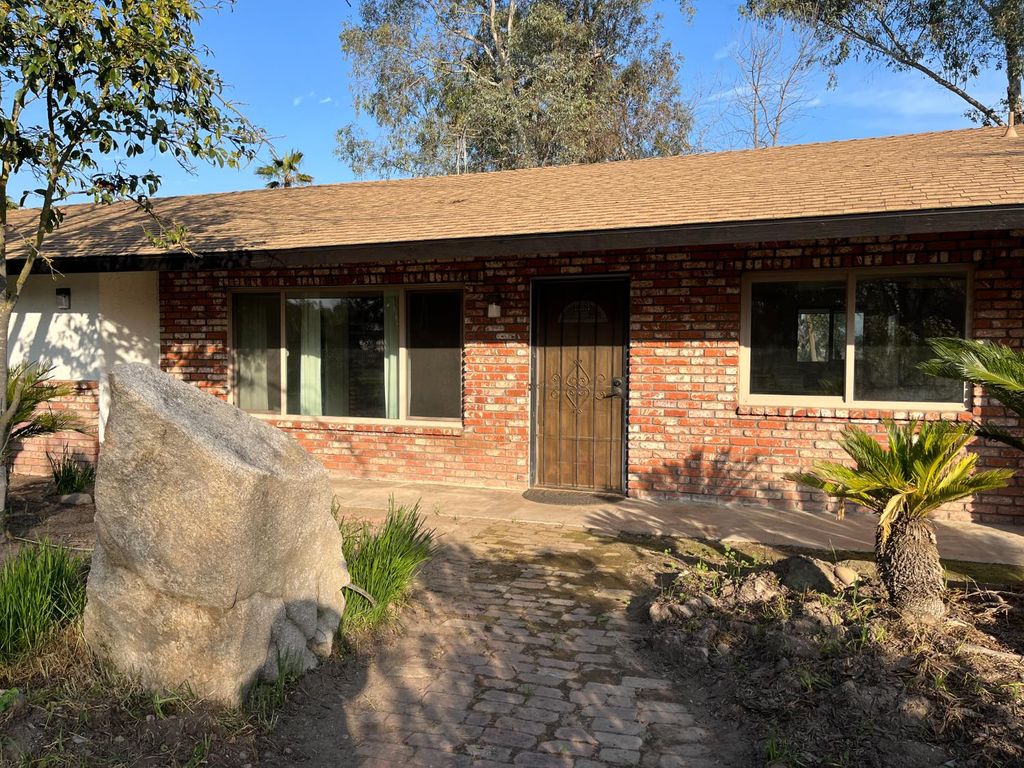 1652 N Cornelia, Fresno, CA 93722