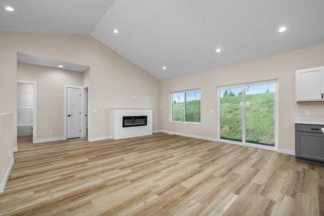 2401 15th St NW, Minot, ND 58703